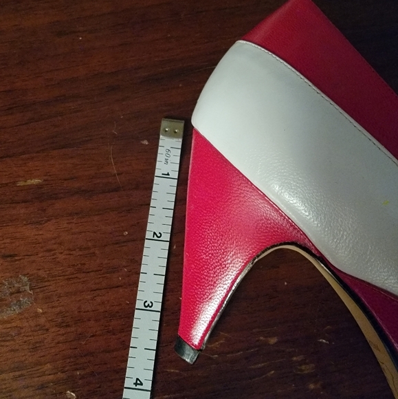 Adorable patent leather kitten heels - Picture 14 of 16